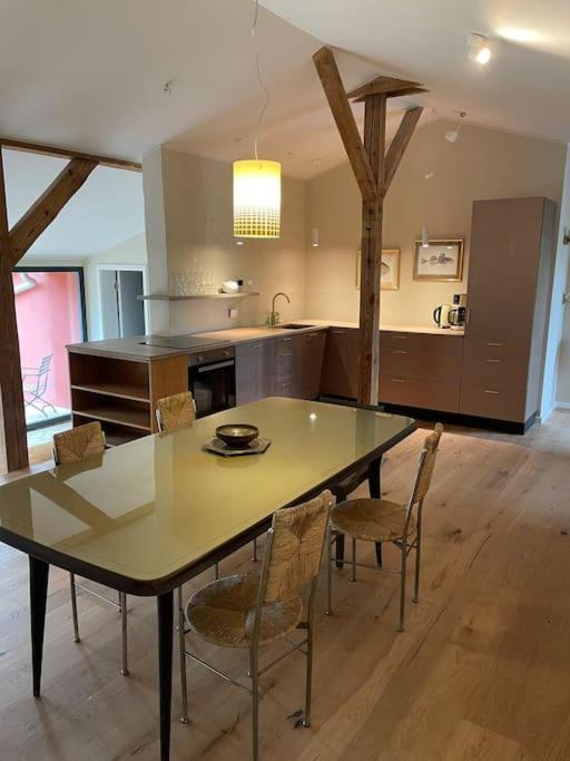 Grosse Wohnung Mit Loggia Templin Exteriör bild