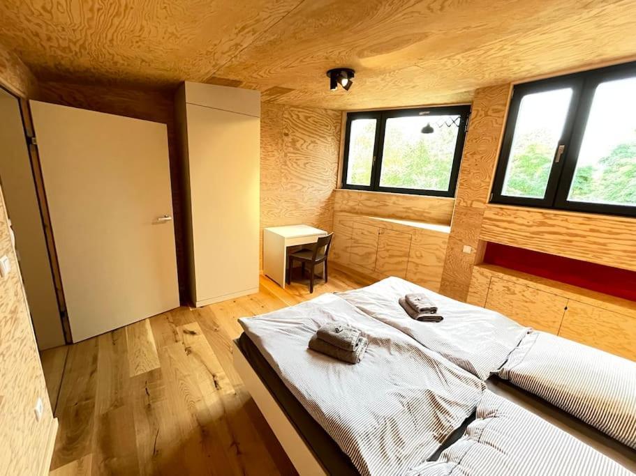 Grosse Wohnung Mit Loggia Templin Exteriör bild