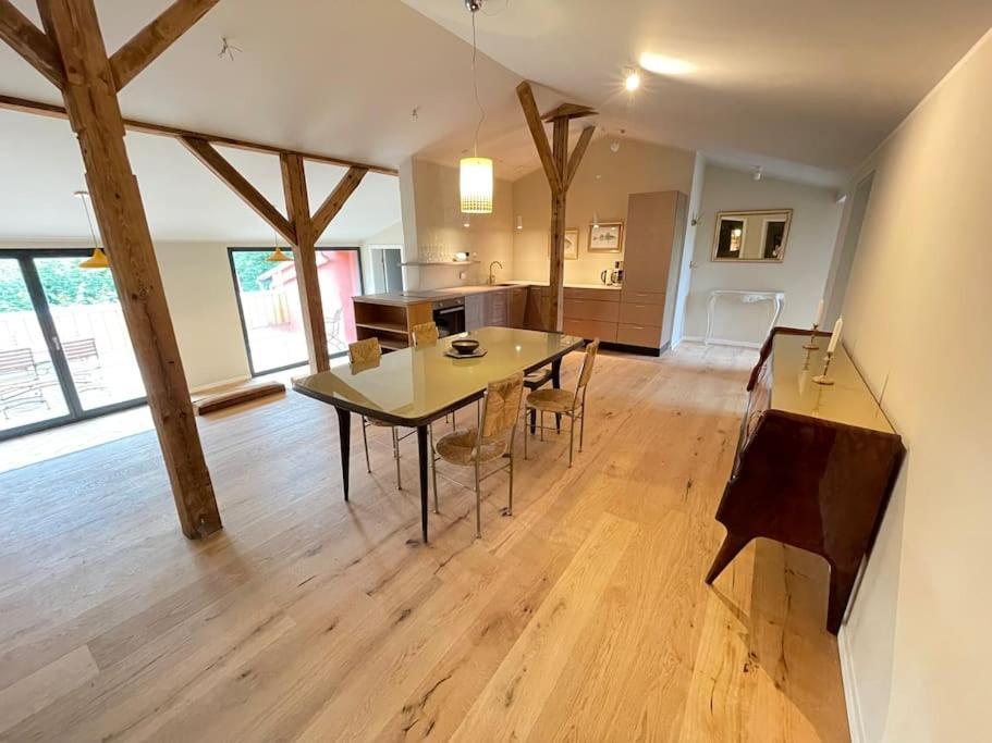 Grosse Wohnung Mit Loggia Templin Exteriör bild