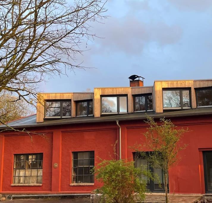 Grosse Wohnung Mit Loggia Templin Exteriör bild