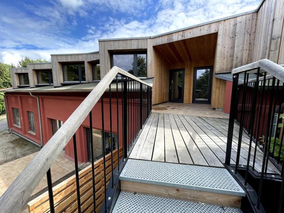 Grosse Wohnung Mit Loggia Templin Exteriör bild