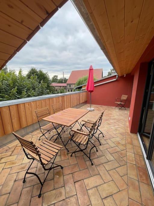 Grosse Wohnung Mit Loggia Templin Exteriör bild