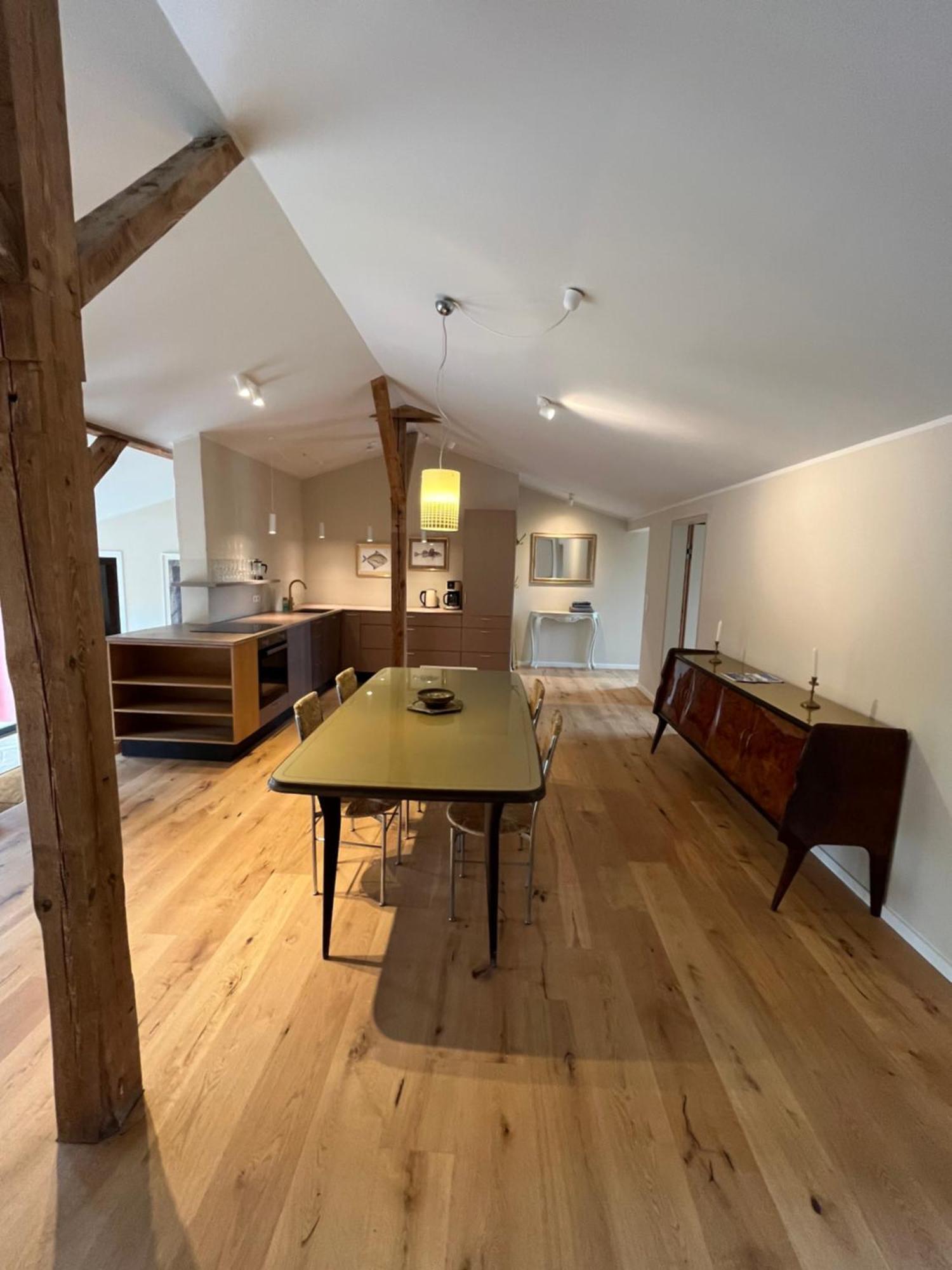 Grosse Wohnung Mit Loggia Templin Exteriör bild