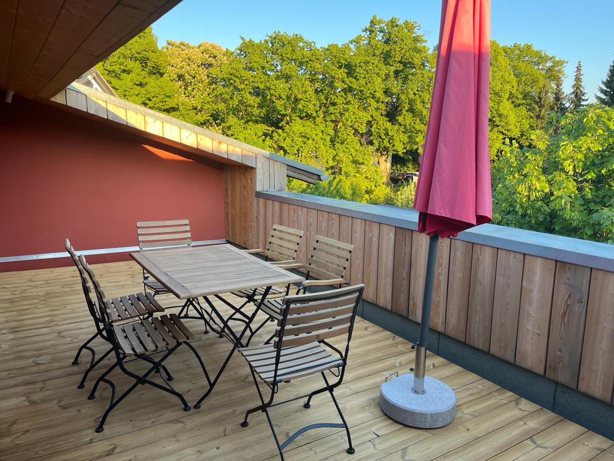 Grosse Wohnung Mit Loggia Templin Exteriör bild