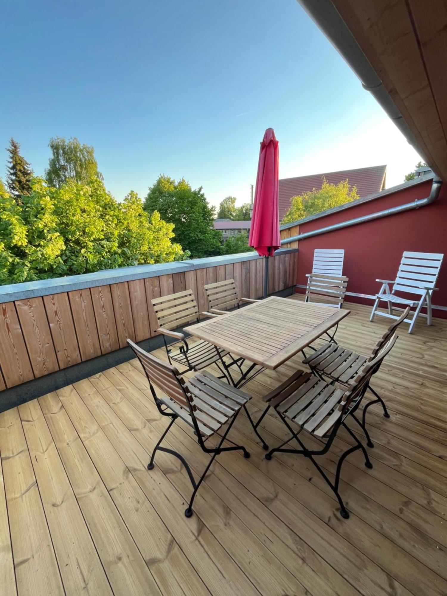 Grosse Wohnung Mit Loggia Templin Exteriör bild