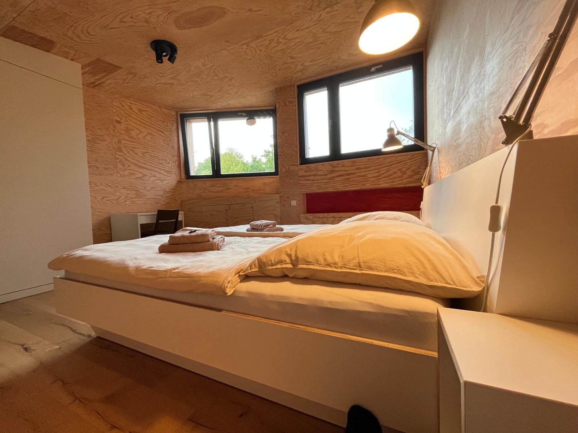 Grosse Wohnung Mit Loggia Templin Exteriör bild