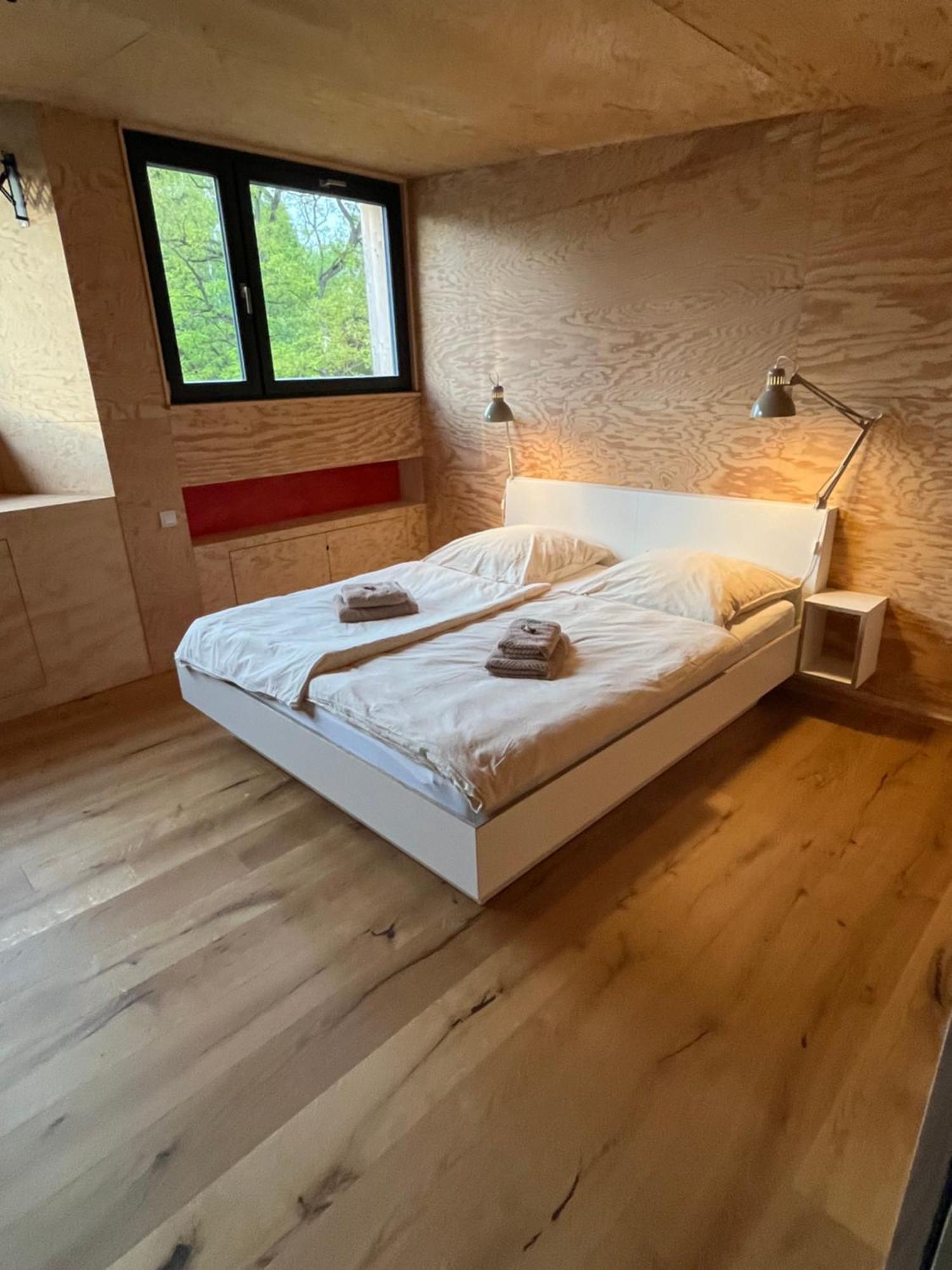 Grosse Wohnung Mit Loggia Templin Exteriör bild